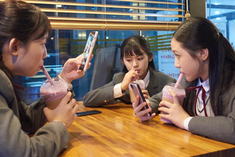 한국 고교생, SNS 사용량 많을수록 학교생활만족도에 영향